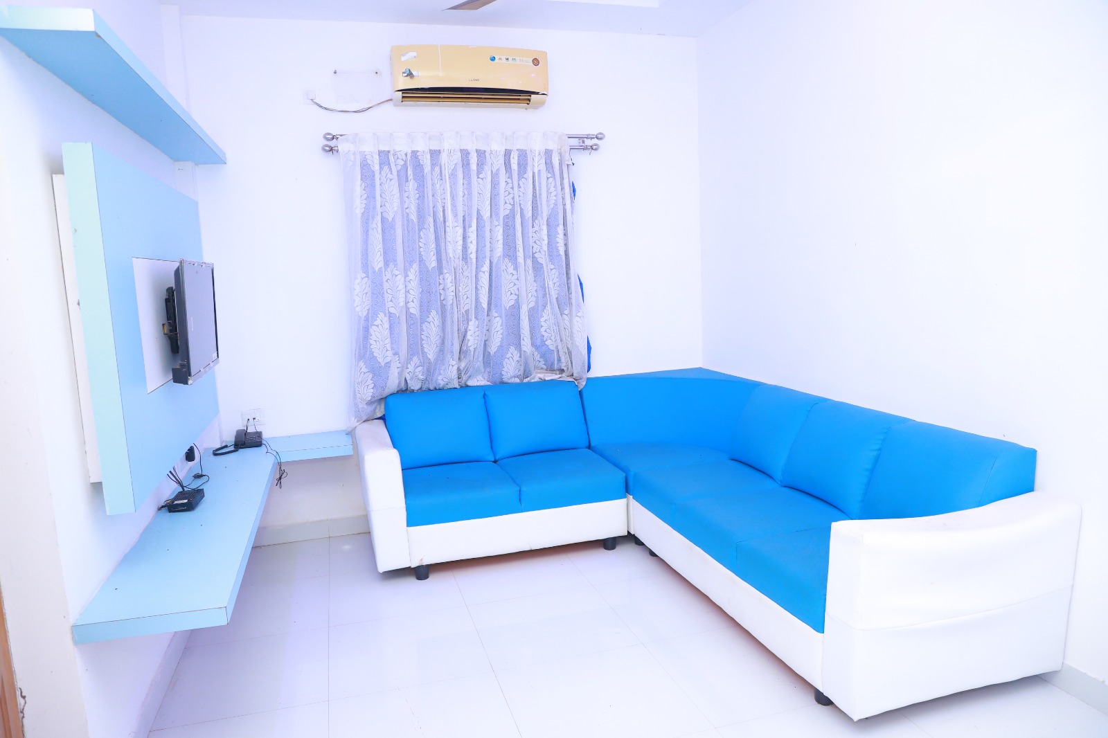 3 Bed Suite Bathroom - Murali Inn